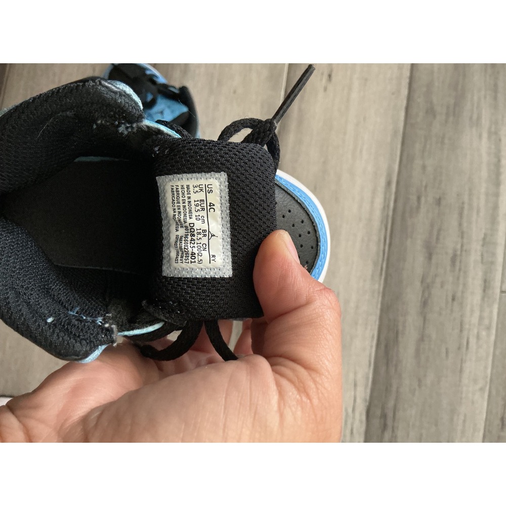 Jordan 1 Retro High OG University Blue Black Toddler Sneakers 4C DQ8425-401 - Picture 5 of 5